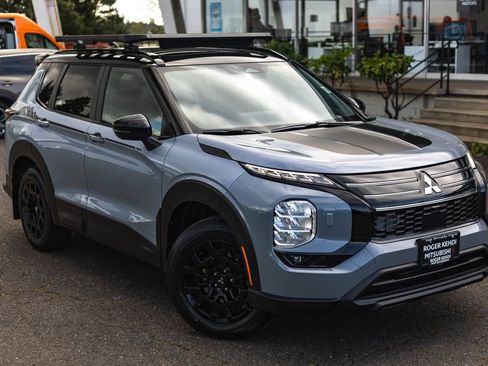 New 2026 Mitsubishi Outlander Trail Edition image 2