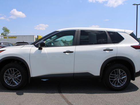 Used 2023 Nissan Rogue S AWD/4WD image 13
