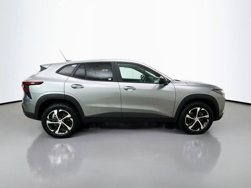 Used 2025 Chevrolet Trax RS w/ Driver Confidence Package image 9