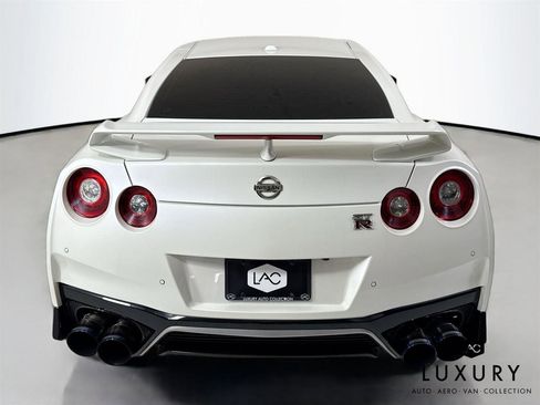 Used 2020 Nissan GT-R Premium image 7