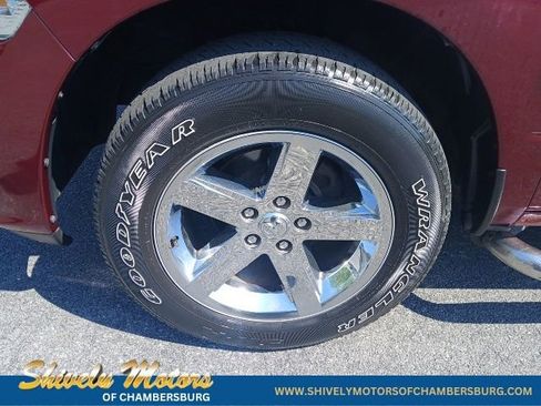 Used 2017 RAM 1500 Express AWD/4WD image 2
