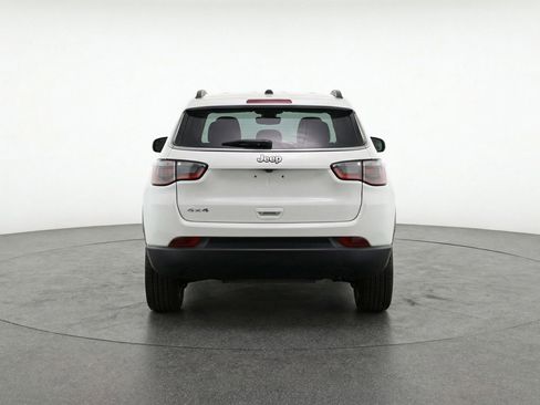 Used 2025 Jeep Compass Latitude AWD/4WD image 7