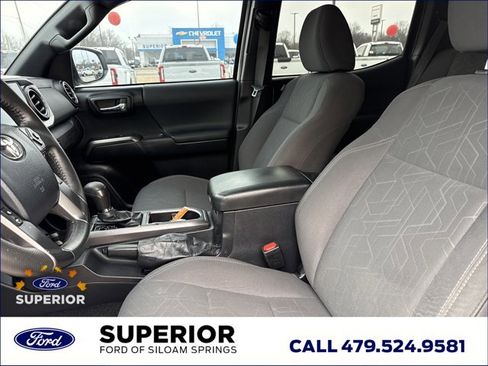 Used 2019 Toyota Tacoma TRD Off-Road image 12