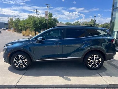 Used 2025 Kia Sportage EX w/ EX Premium Package AWD/4WD image 3