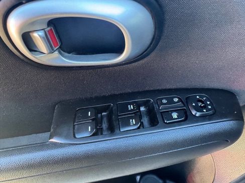Used 2014 Kia Soul FWD image 11