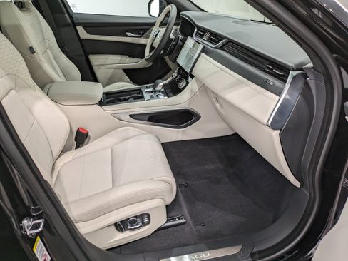 Used 2025 Jaguar F-PACE R-Dynamic S image 24