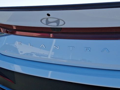 Certified 2025 Hyundai Elantra Sport FWD image 30