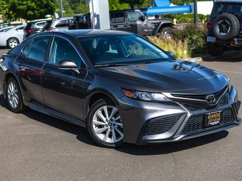 Used 2024 Toyota Camry SE FWD image 2