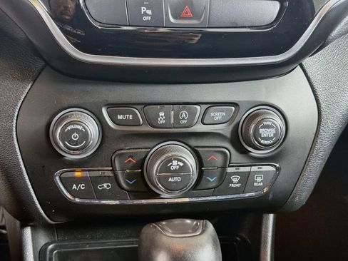 Used 2020 Jeep Cherokee Limited AWD/4WD image 22