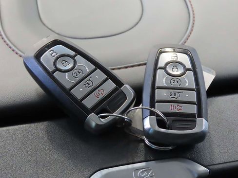 Used 2025 Ford Expedition Active RWD image 17