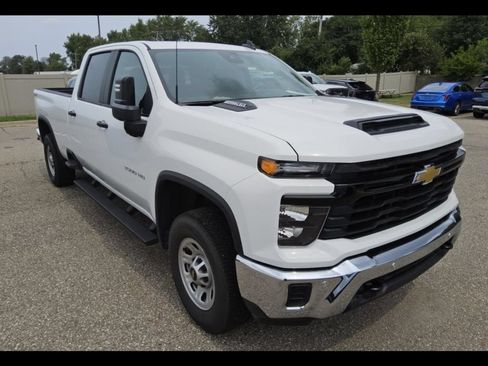 Used 2025 Chevrolet Silverado 3500 W/T AWD/4WD image 4