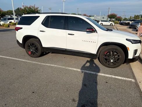 Used 2023 Chevrolet Traverse Premier w/ Redline Edition FWD image 5