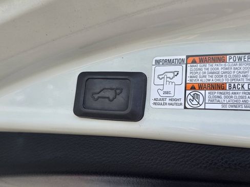 Used 2014 Toyota RAV4 Limited w/ Technology Package AWD/4WD image 27
