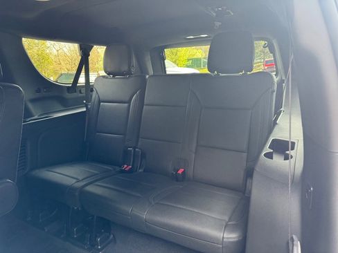 Used 2022 Chevrolet Suburban Z71 w/ Luxury Package image 15