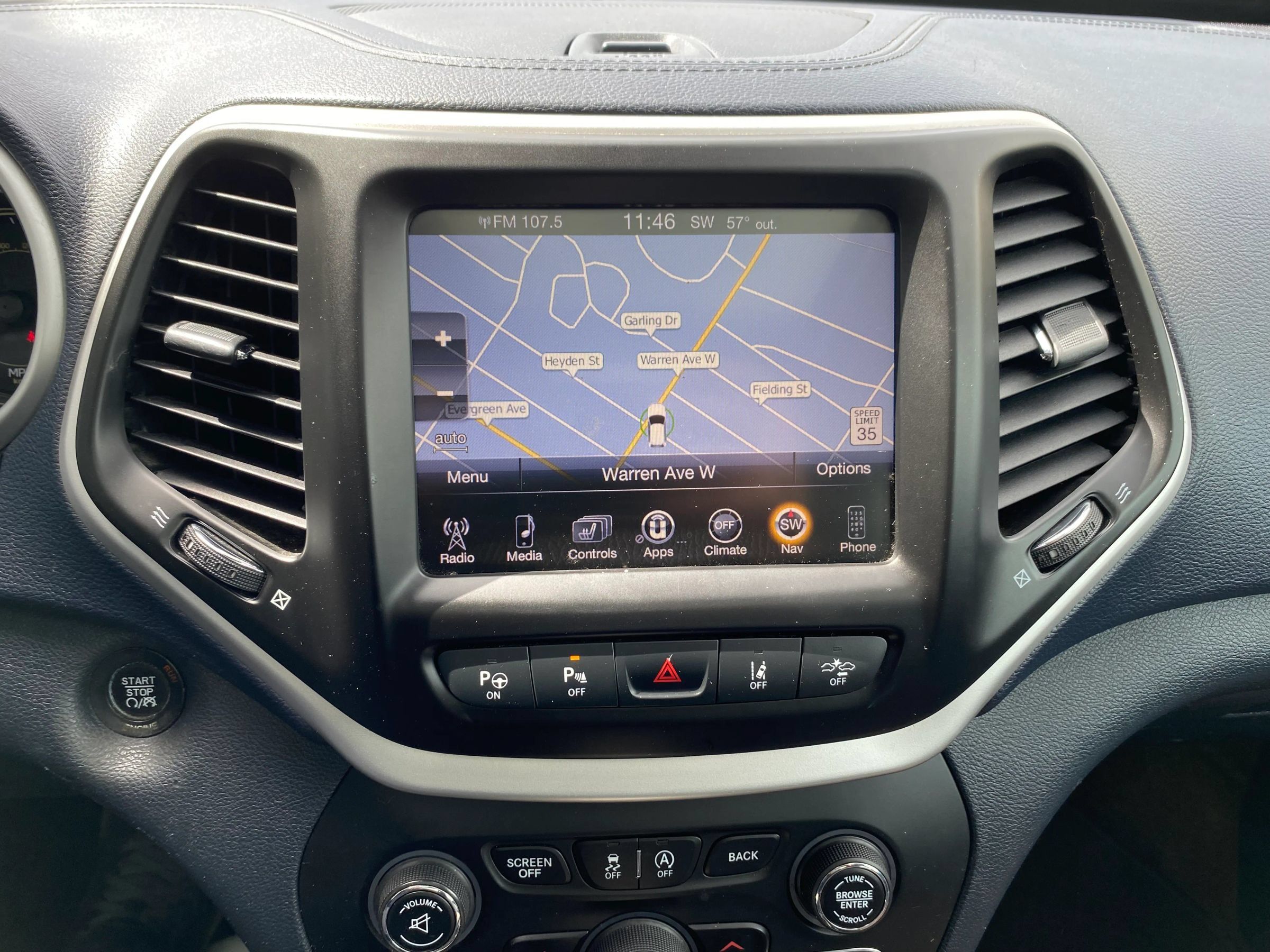 Used 2015 Jeep Cherokee Limited w/ Luxury Group AWD/4WD image 19