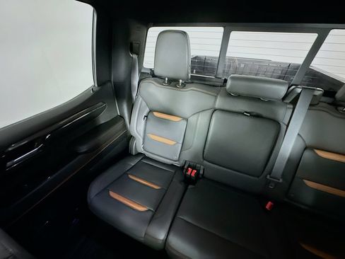 Used 2024 GMC Sierra 1500 AT4 w/ Technology Package AWD/4WD image 12