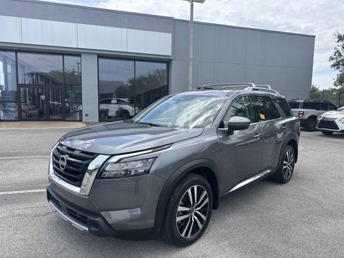 Used 2025 Nissan Pathfinder Platinum AWD/4WD image 7