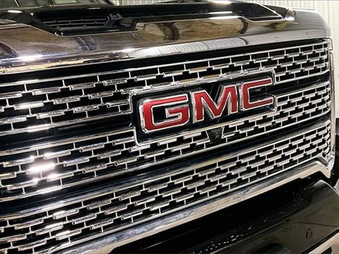 Used 2020 GMC Sierra 2500 Denali w/ Denali Ultimate Package image 11