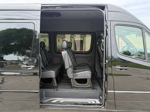 Used 2023 Mercedes-Benz Sprinter 2500 image 8
