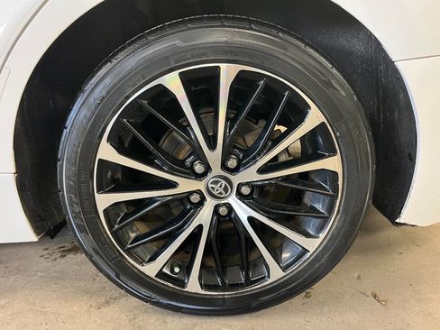 Used 2020 Toyota Camry SE image 4