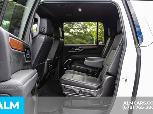 Used 2025 GMC Yukon XL Denali AWD/4WD image 18