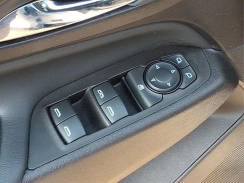 Used 2024 Chevrolet Equinox LT FWD image 16