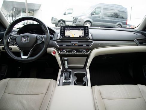 Used 2018 Honda Accord Touring image 19