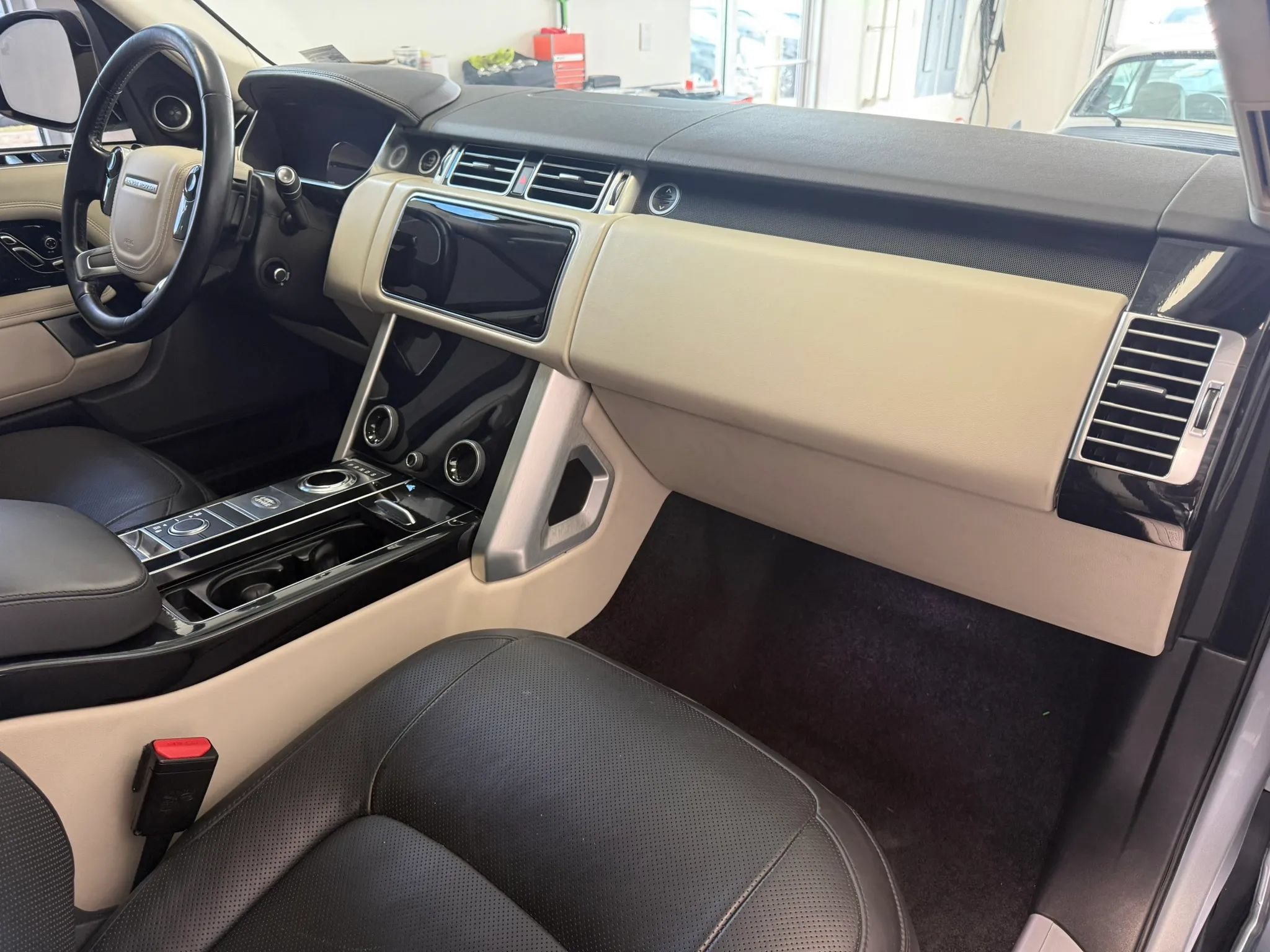 Used 2020 Land Rover Range Rover HSE AWD/4WD image 25