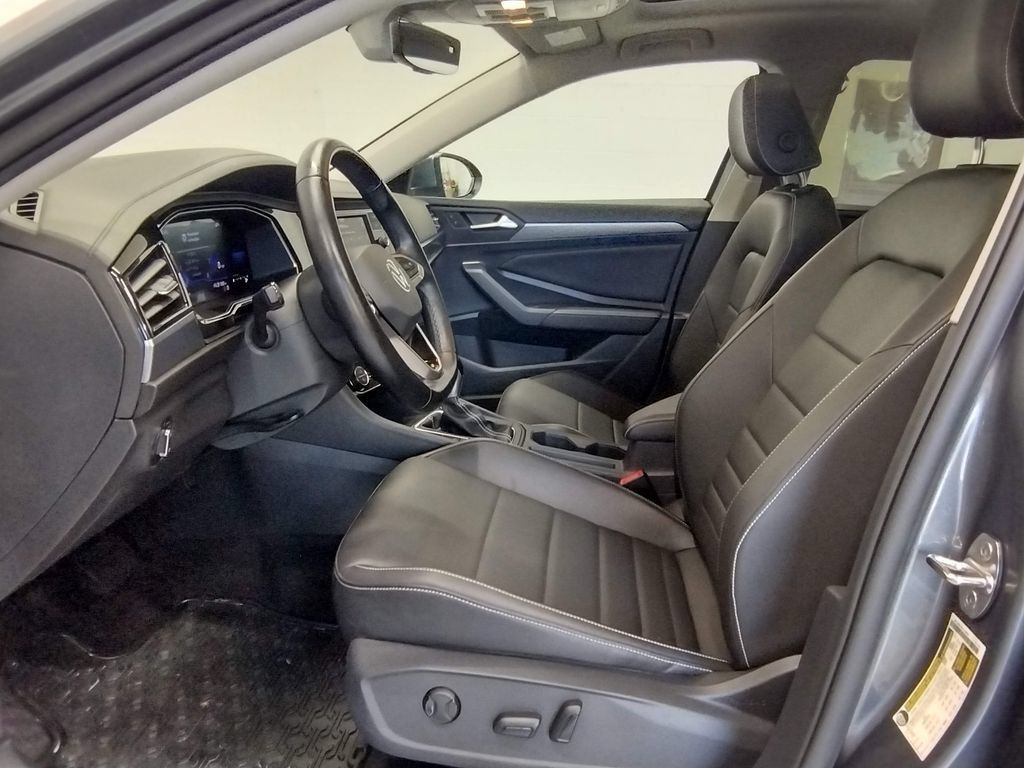 Certified 2023 Volkswagen Jetta SE w/ Panoramic Sunroof Package FWD image 22