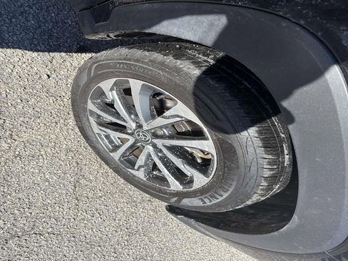 Used 2022 Toyota Corolla Cross XLE image 10