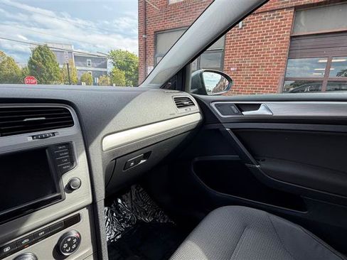 Used 2016 Volkswagen Golf S FWD image 30