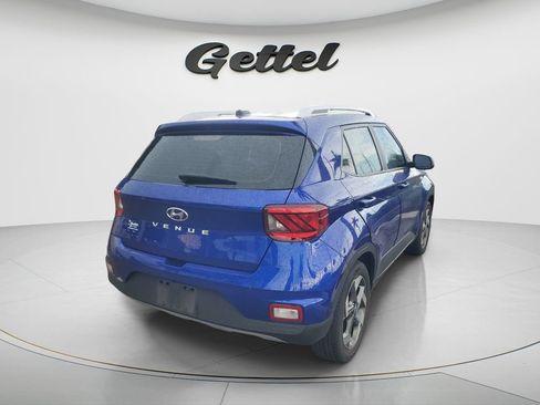 Used 2023 Hyundai Venue SEL FWD image 3