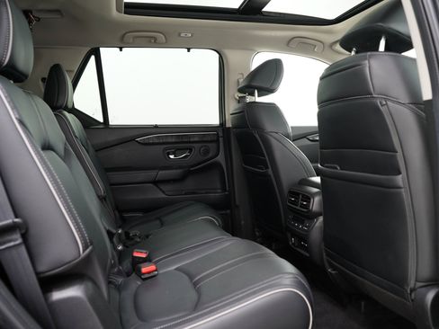 Used 2024 Honda Pilot Elite image 12