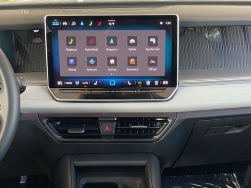 Certified 2025 Volkswagen Tiguan SE w/ Panoramic Sunroof Package AWD/4WD image 32