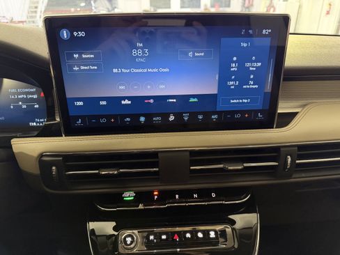 Used 2023 Lincoln Corsair FWD image 18
