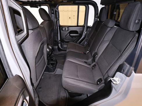 Used 2023 Jeep Gladiator Willys image 14