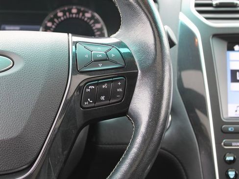 Used 2017 Ford Explorer Platinum image 32