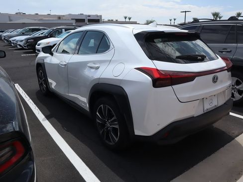 Used 2022 Lexus UX 250h w/ Accessory Package (Z2) AWD/4WD image 3