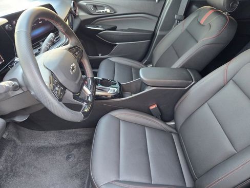 Used 2025 Chevrolet Trax RS w/ Sunroof Package image 12