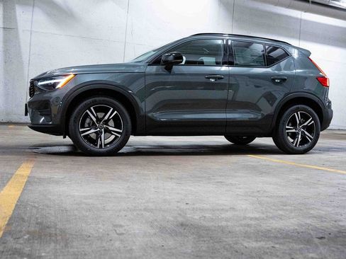 New 2026 Volvo XC40 B5 Core w/ Climate Package image 3
