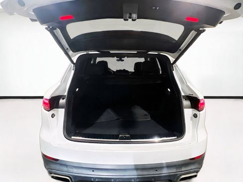 Used 2022 Porsche Cayenne AWD/4WD image 21