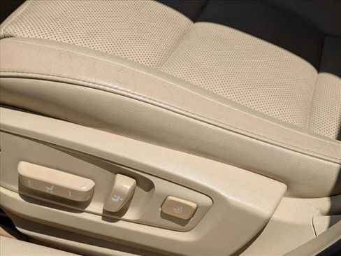 Used 2015 Lexus ES 350 w/ Ultra Luxury Package FWD image 4