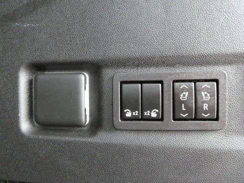 Certified 2024 GMC Yukon XL Denali Ultimate image 19