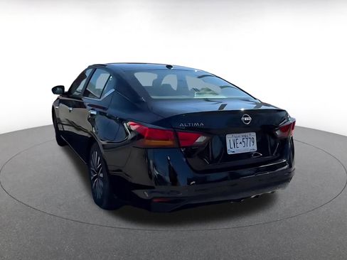 Used 2025 Nissan Altima 2.5 SV image 11