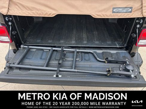 Used 2023 Jeep Gladiator Mojave w/ Cold Weather Group image 39