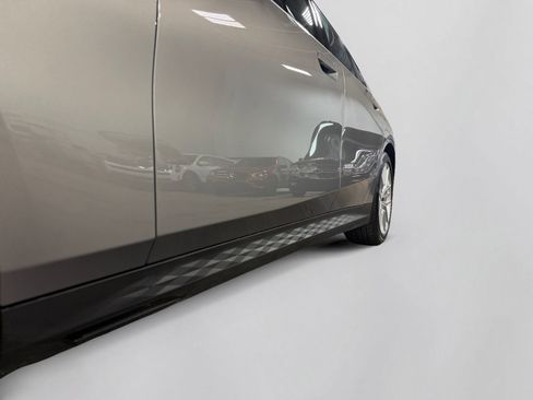 Used 2024 BMW 530i xDrive w/ Convenience Package image 11