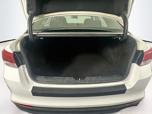 Used 2018 Kia Optima LX FWD image 28