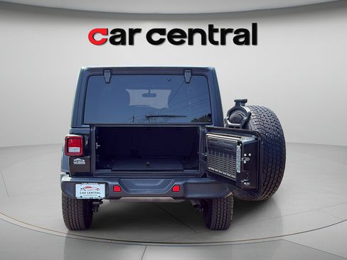 Used 2021 Jeep Wrangler Unlimited Sahara w/ Cold Weather Group AWD/4WD image 12
