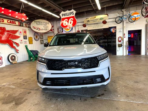 Used 2022 Kia Sorento SX image 9