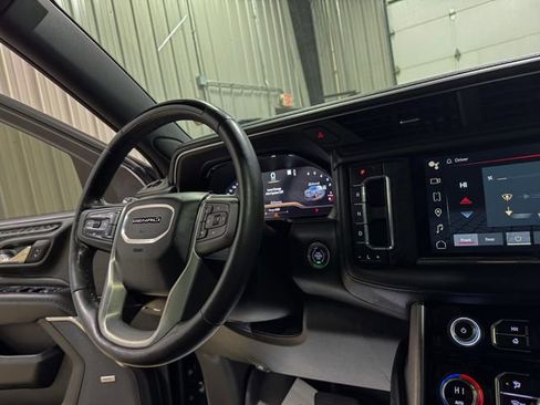 Used 2023 GMC Yukon Denali w/ Advanced Technology Package image 14